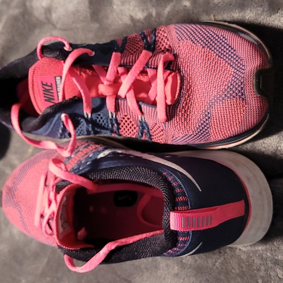Ladies Nike FlyKnit Trainers - Picture 1 of 4